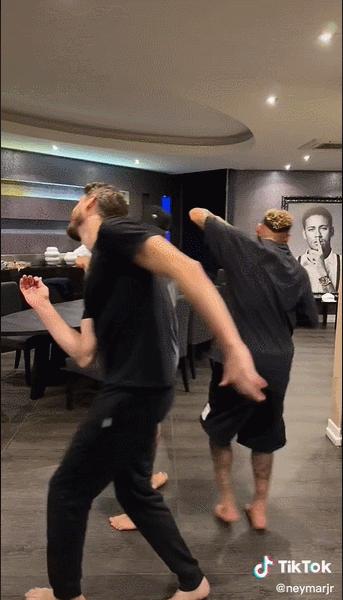 梅西夺冠后阿根廷粉丝集体哭了,梅西夺冠网友哭了