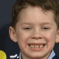 如何照相身体不僵硬,一拍照表情就僵硬