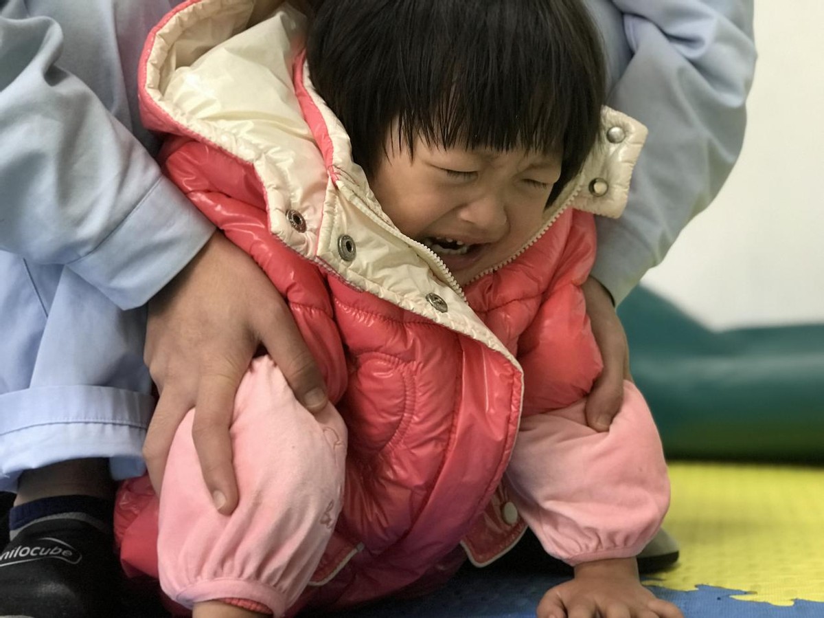 婴儿脐带绕颈致死新闻,小孩出生曾经因为脐带绕颈难产