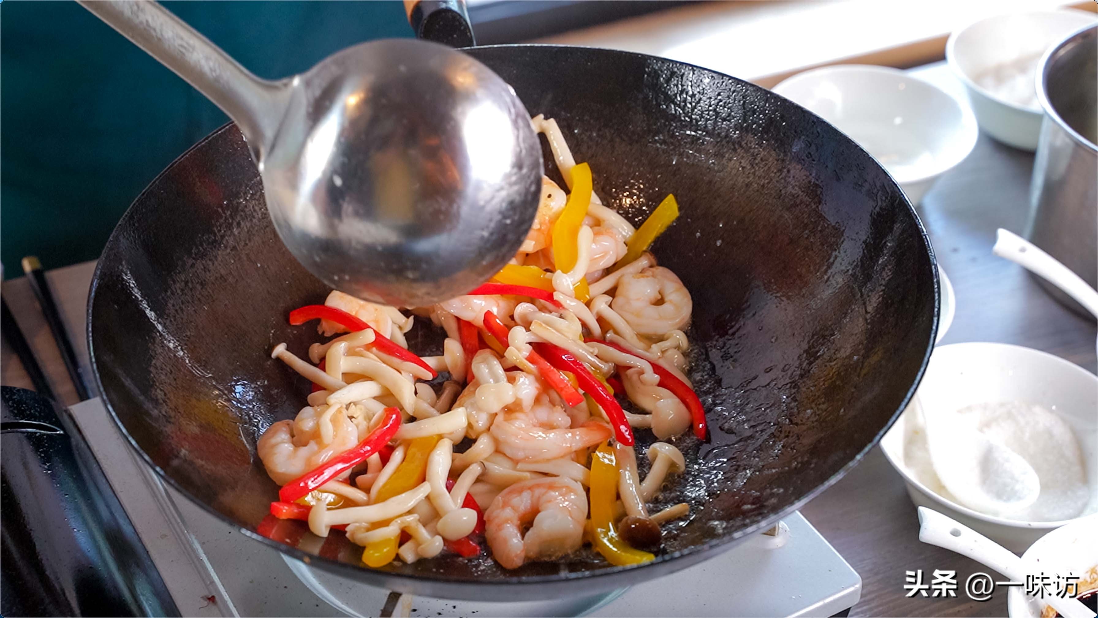 白玉菇炒肉好还是炒虾好呢,白玉菇大虾怎么做好吃