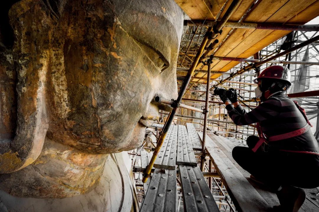 武则天的脸像哪里的大佛,大佛的脸为什么从哪面看都是正脸