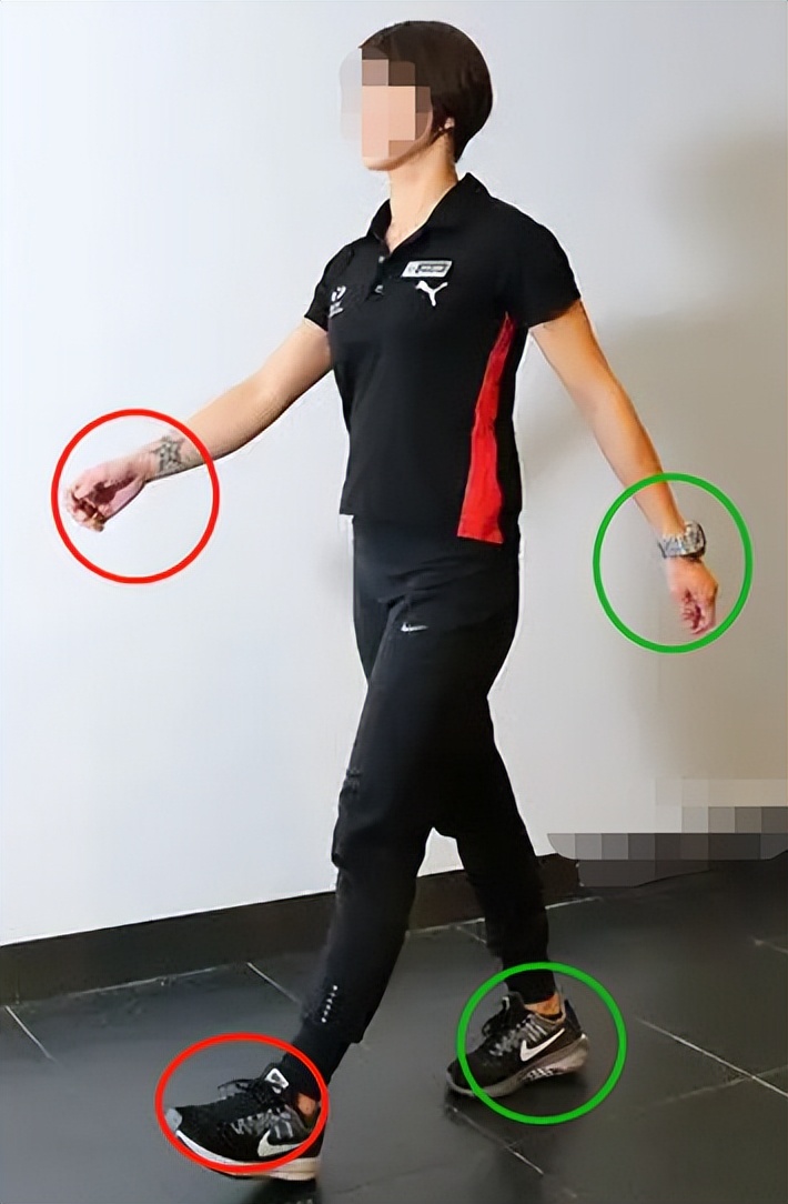 宝宝不会爬也不愿意趴怎么办,七个月宝宝不会爬总想站