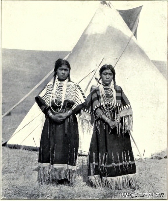 英国殖民时期女人,英国女性各时代穿着