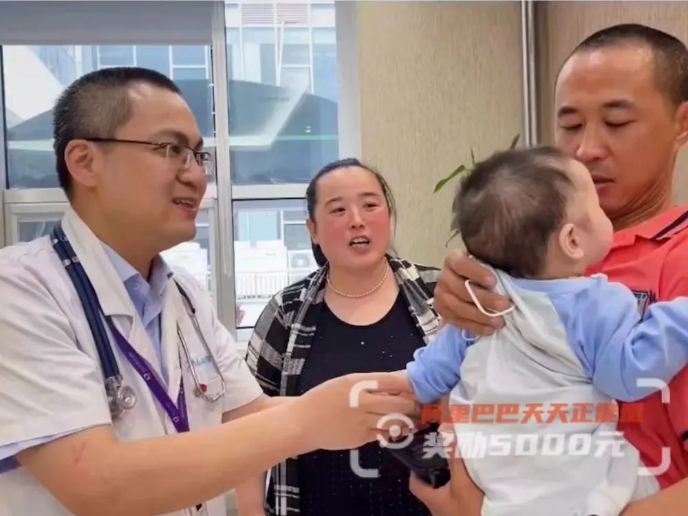 “钱不用担心，我已经帮你付了”，医院这一幕让一家人铭记终生