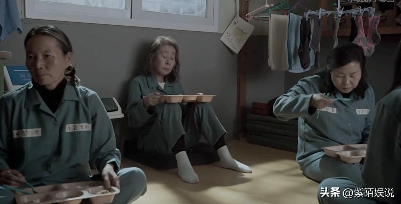 疫情、贫穷、还是“性”？让韩国大妈走上街头*身卖**求生