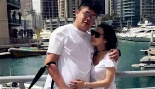 富二代为追女网红花3亿，搞垮家族企业，被抓后网红却跟老外跑了