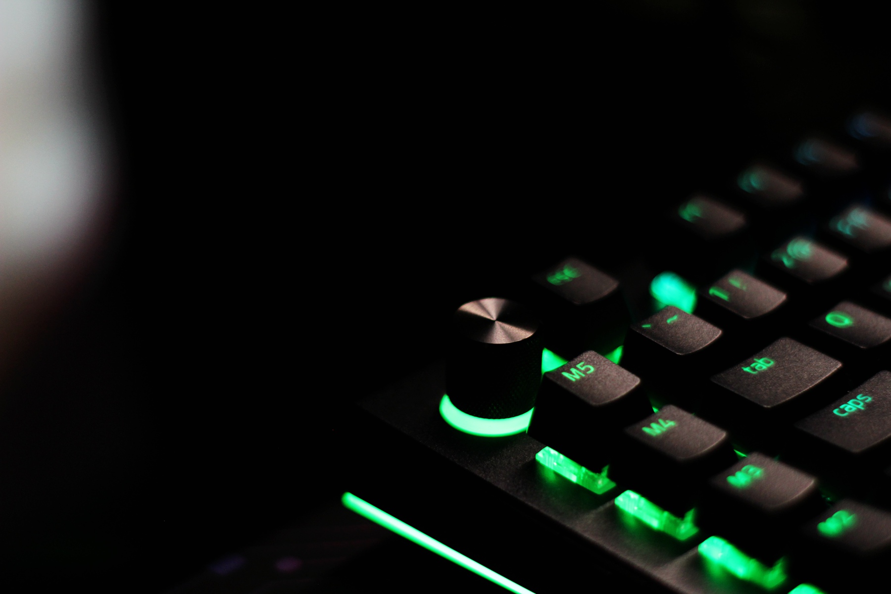 雷蛇黑寡妇蜘蛛幻彩版键盘测评,雷蛇键盘黑寡妇v4专业版测评