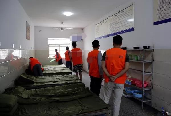 被关进看守所的人会进拘留所吗,被拘留在看守所说明很严重吗