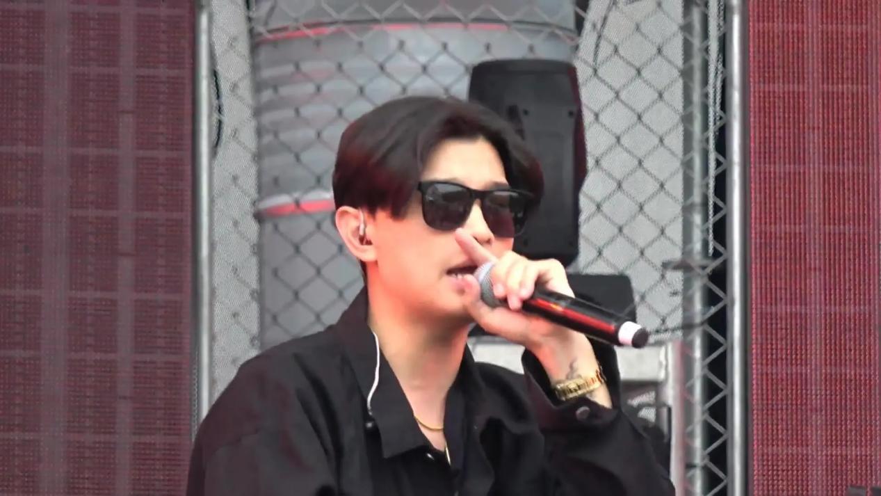 演唱会再爆猥琐事件!多名女观众遭毒手,满舒克现场活捉“*狼色**”