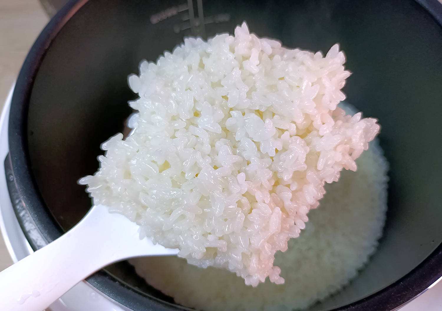 电饭煲和电压力锅有何不同,电饭煲还是电压力锅实用