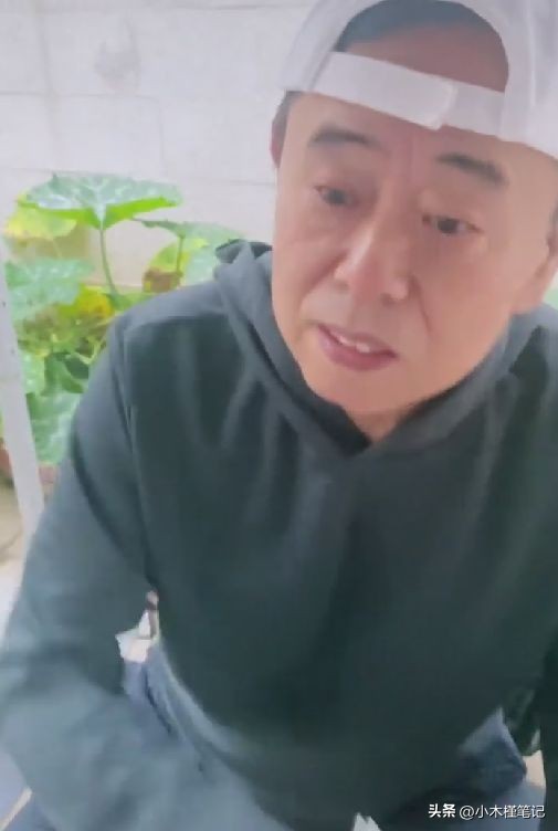 潘长江院子里霸气烤全羊,潘长江烤火