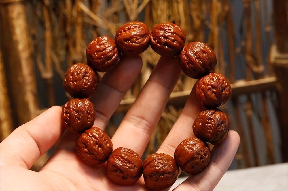 选小核桃手串用这6招完美包浆,小核桃手串怎么挑选品种