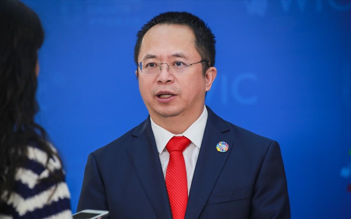 周鸿祎互联网大佬完整视频,周鸿祎离婚减持