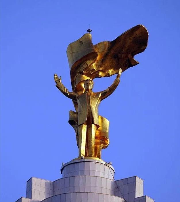 亚洲唯一中立国，水电免费汽油仅一毛，这个国家为何能闷声发大财