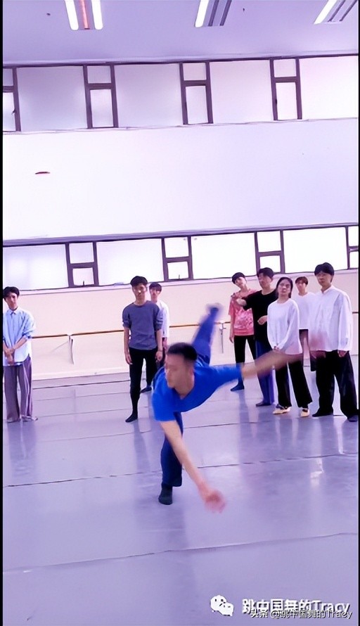 一个元素,跳一段小技巧,如夏日里的海风,拂面而过