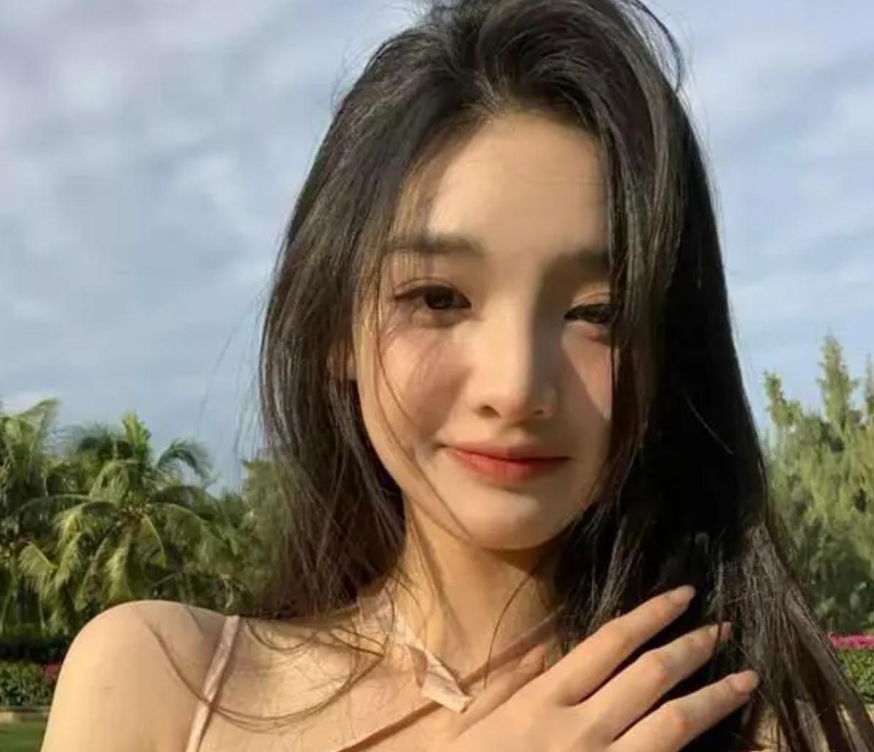 王思聪无缝衔接又换新欢？奢牌店狂买礼物讨欢心，女方撞脸孙一宁