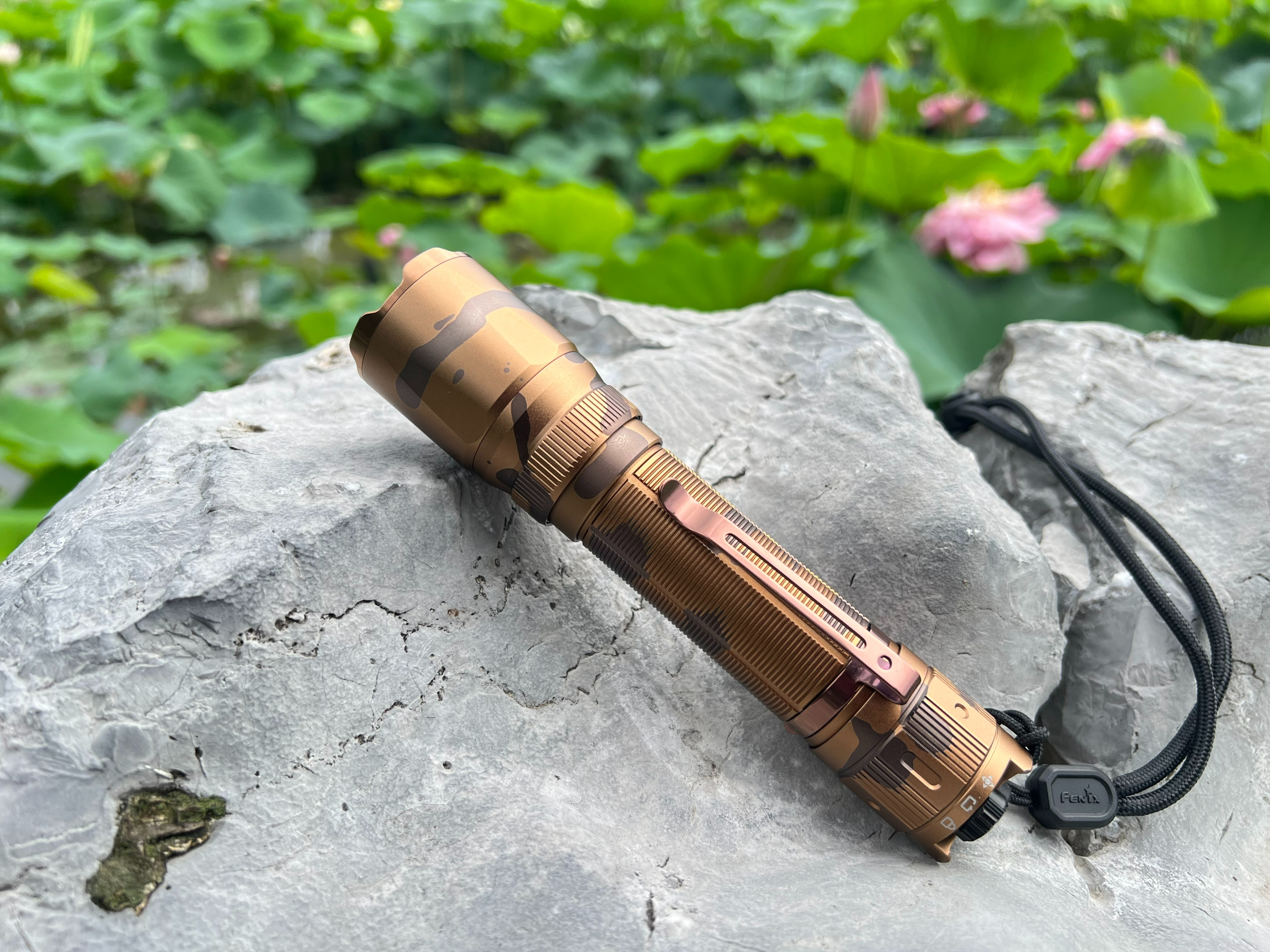 fenixtk22手电评测,fenixtk20uev2.0战术手电