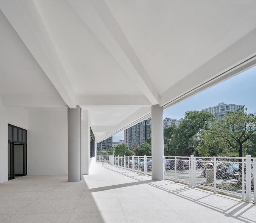 以靠建筑|交叠与转换:宜黄一中综合楼