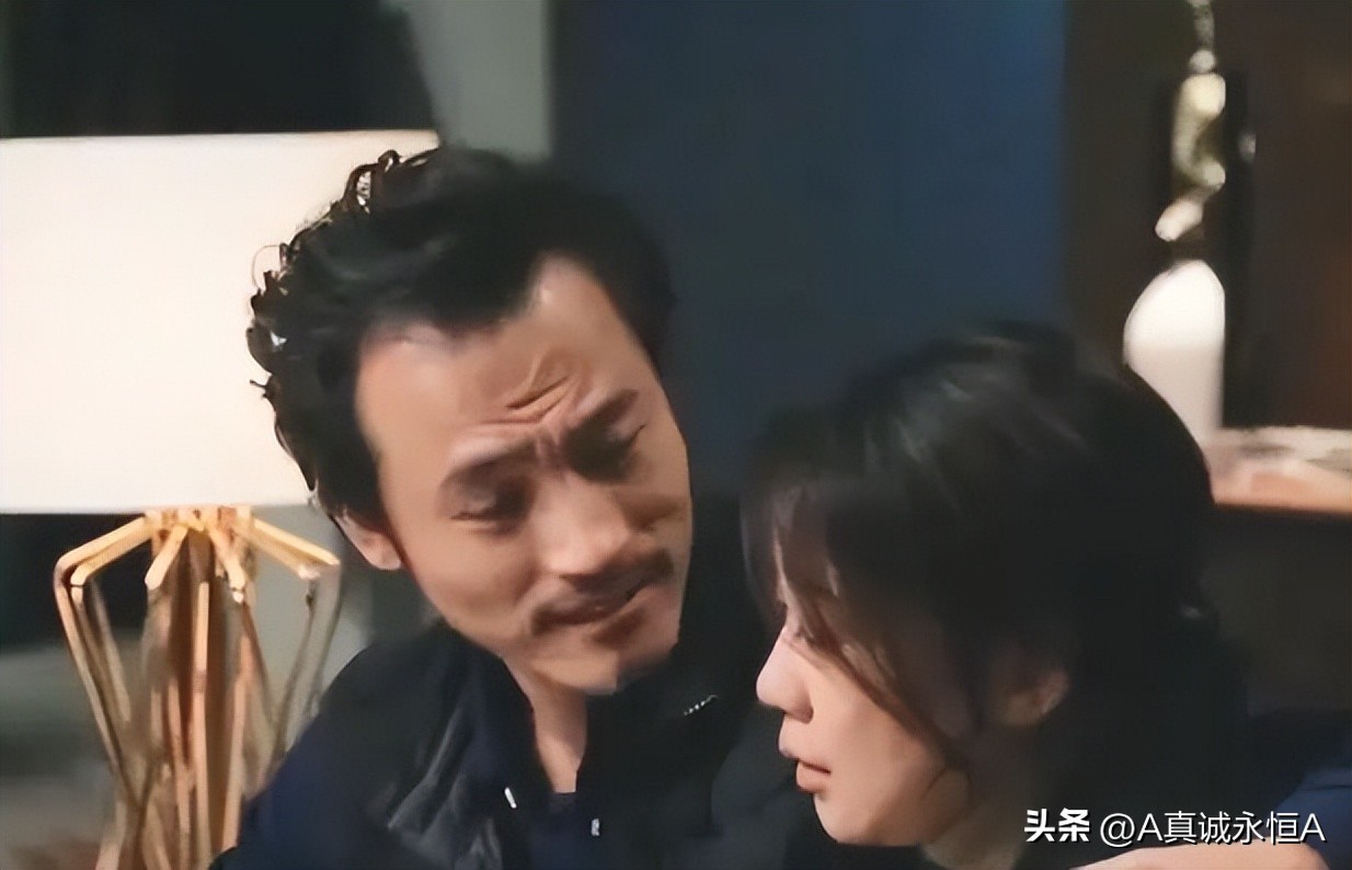 敌人扒掉她的上衣,用半截酒瓶刺她的乳房,誓死如归的女英烈