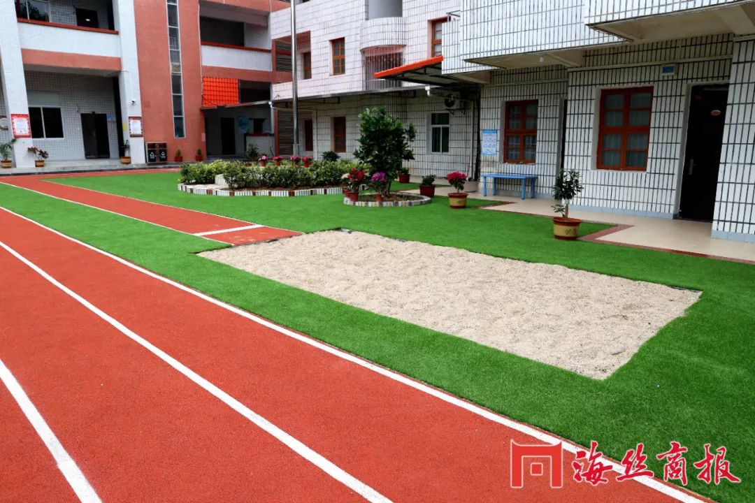 捐建希望小学善举,祝福乡贤为村民捐款