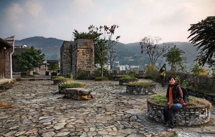 廿万公里六章，要看两岸猿声啼不住，只需要在大昌古镇150元租船