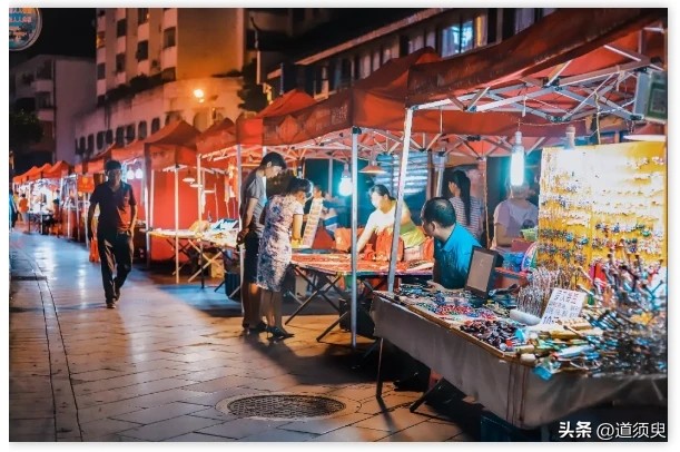 800万买10平米小店卖冰箱贴！有些小生意的门槛比你想象中要高！