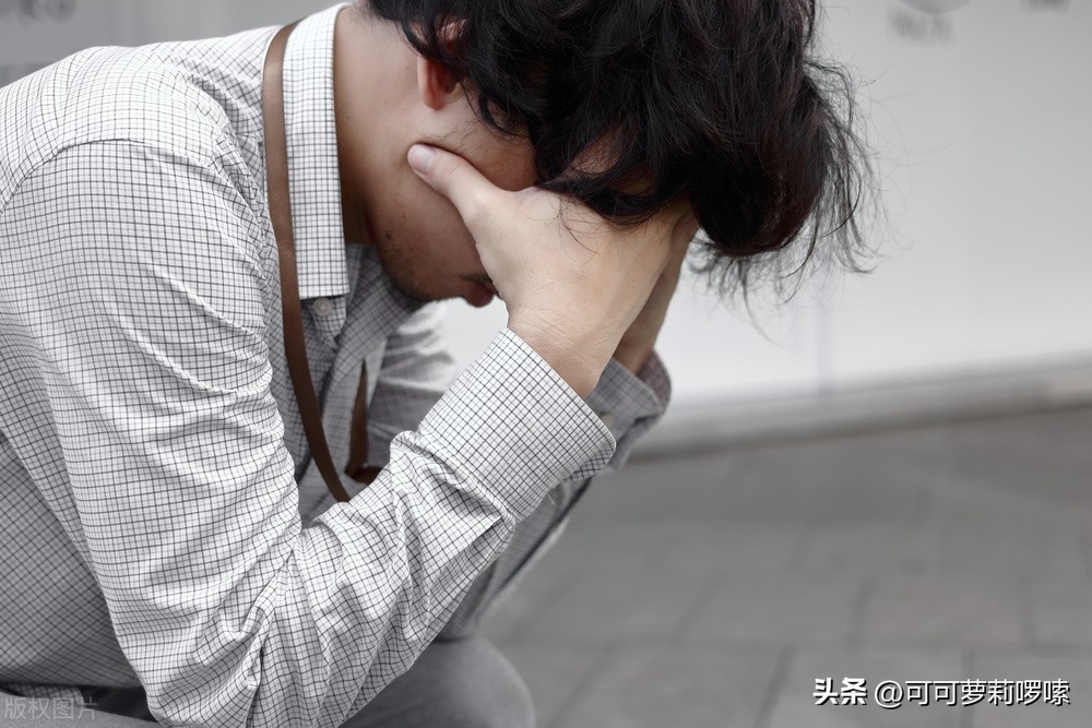 和别人老婆搞暧昧属于犯罪吗,搞暧昧被老婆发现了怎么办