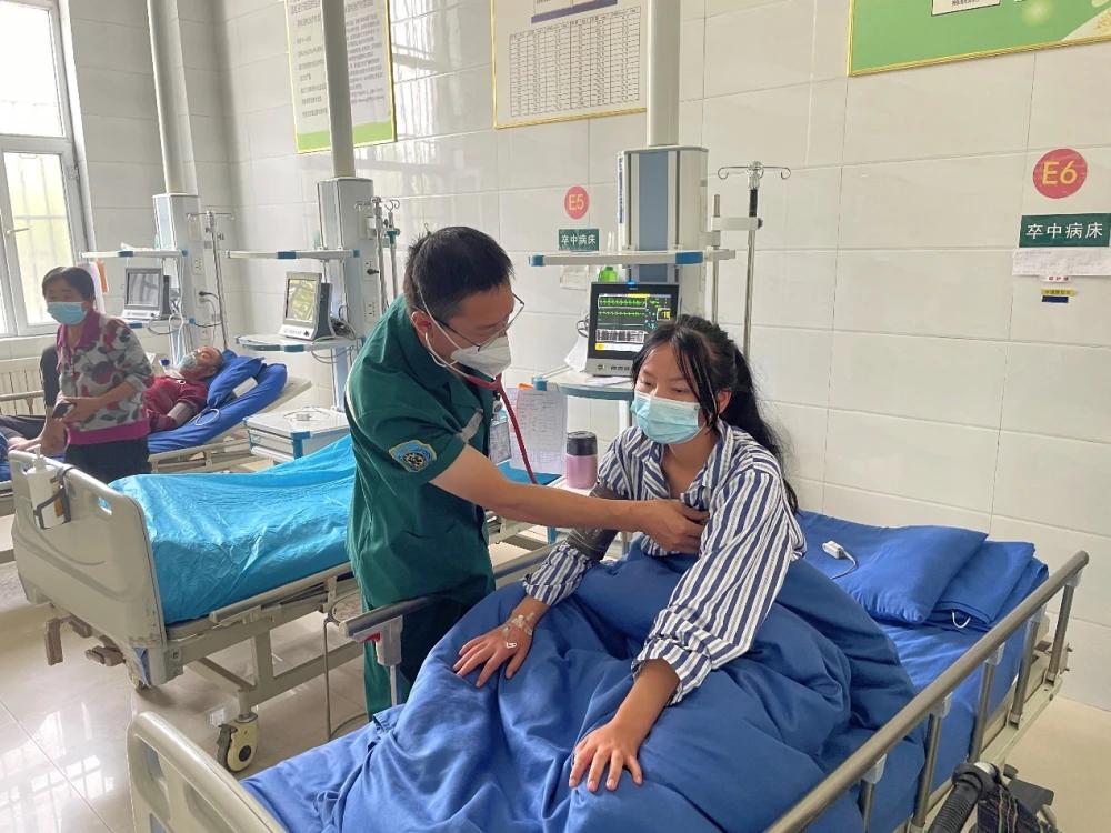 厦门海关截获1只活体黑寡妇视频,海关截获活体黑寡妇能抓到人吗