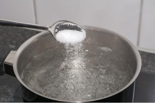 要包的饺子怎么保鲜好不用放冰箱,包好的饺子怎样保存才不破皮