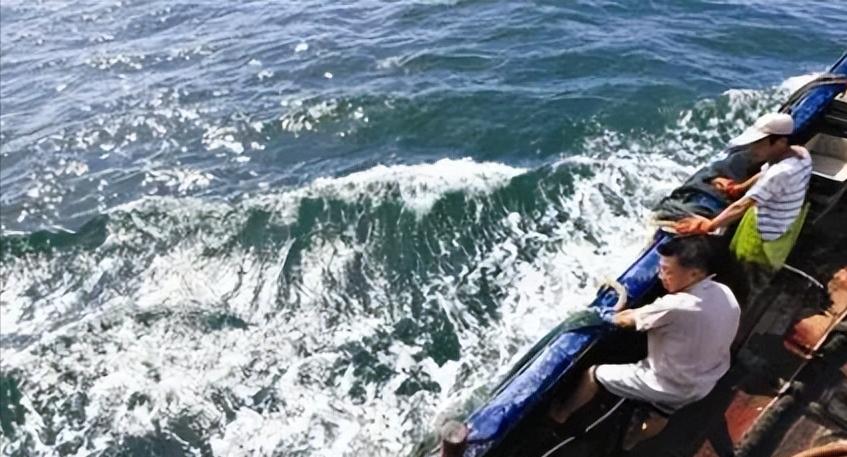 渔民出海一年赚多少钱,农村渔民出海捕鱼