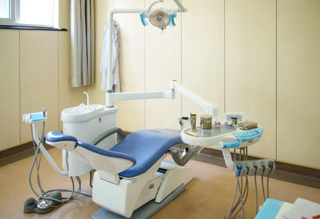 县城牙医真相：收入碾压大厂？