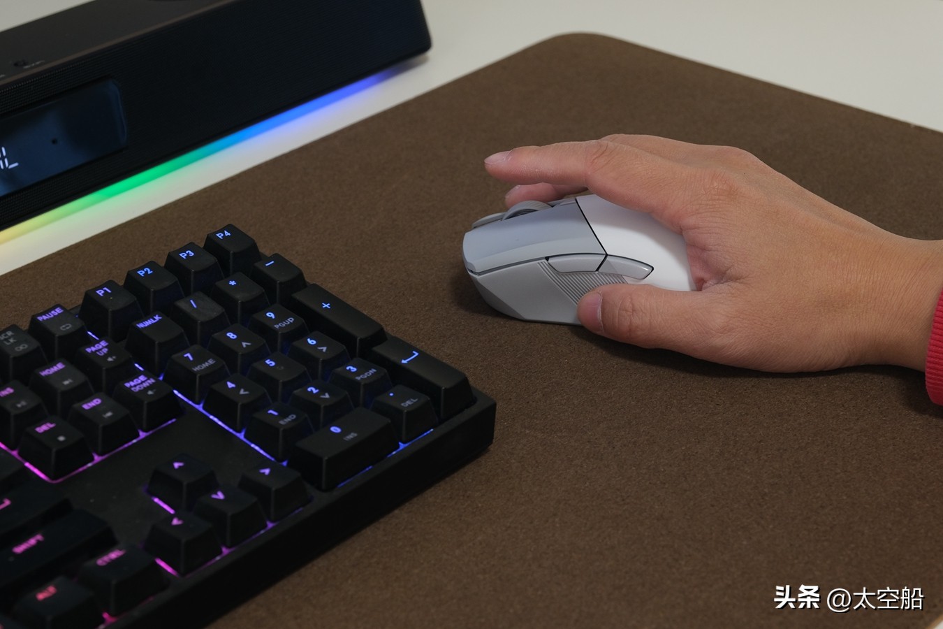 rog月刃无线鼠标aimpoint36k开箱,rog魔刃3鼠标评测