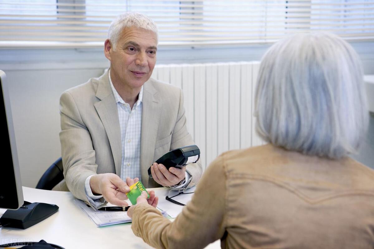 50岁老人保险怎么买,50岁以上老人保险怎么买划算