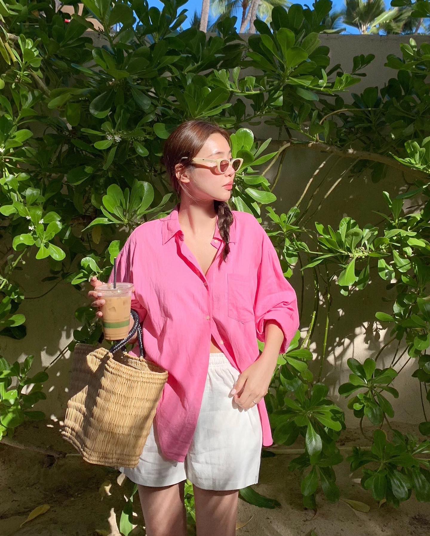 低调大方的韩式穿衣搭配,韩式慵懒风衬衫搭配连衣裙