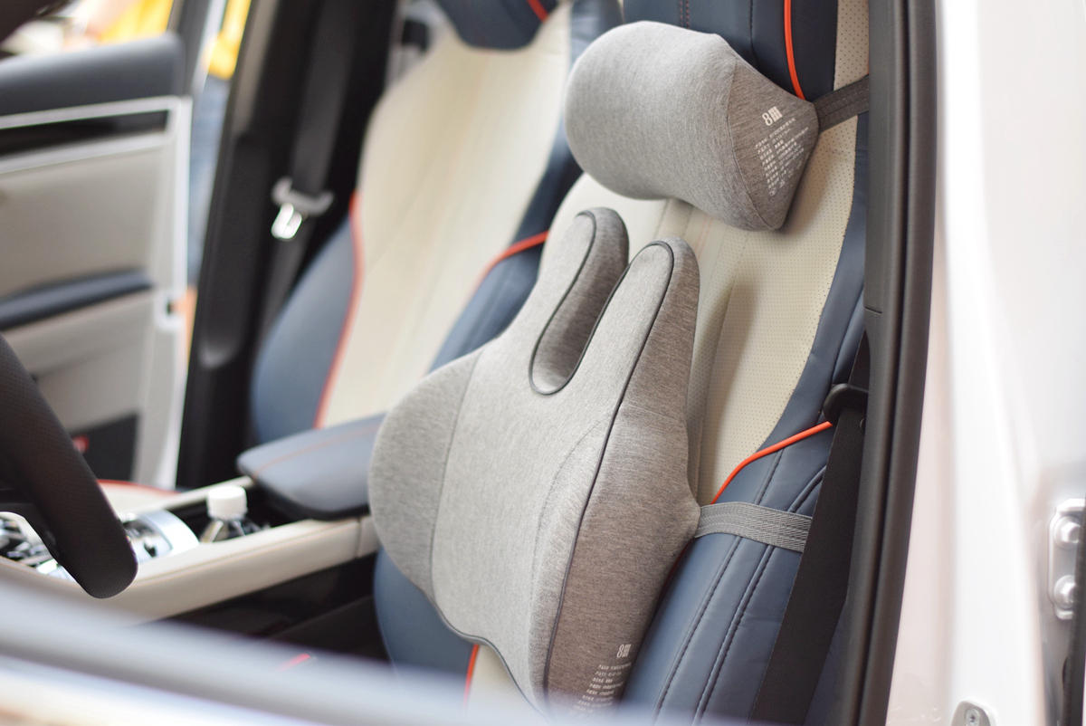 轻松兔记忆棉释压汽车套装：不仅有头枕还有腰靠，开车更舒服