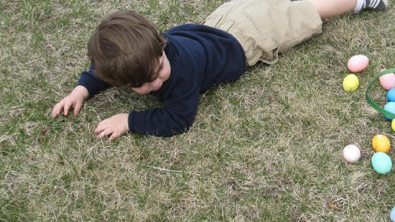 婴儿摔了头怎么判断严重不严重,宝宝摔了脸之后怎么判断有没有事