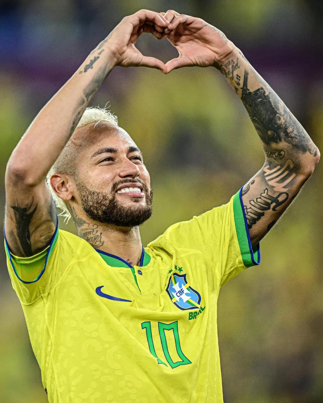 内马尔是不是染发了,内马尔和他队友染头发