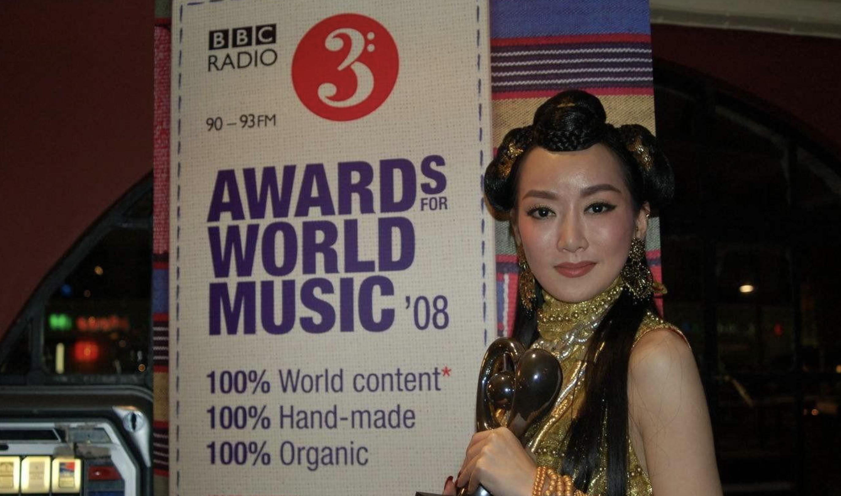 走出国门萨顶顶完整版,萨顶顶爆红后走出国门