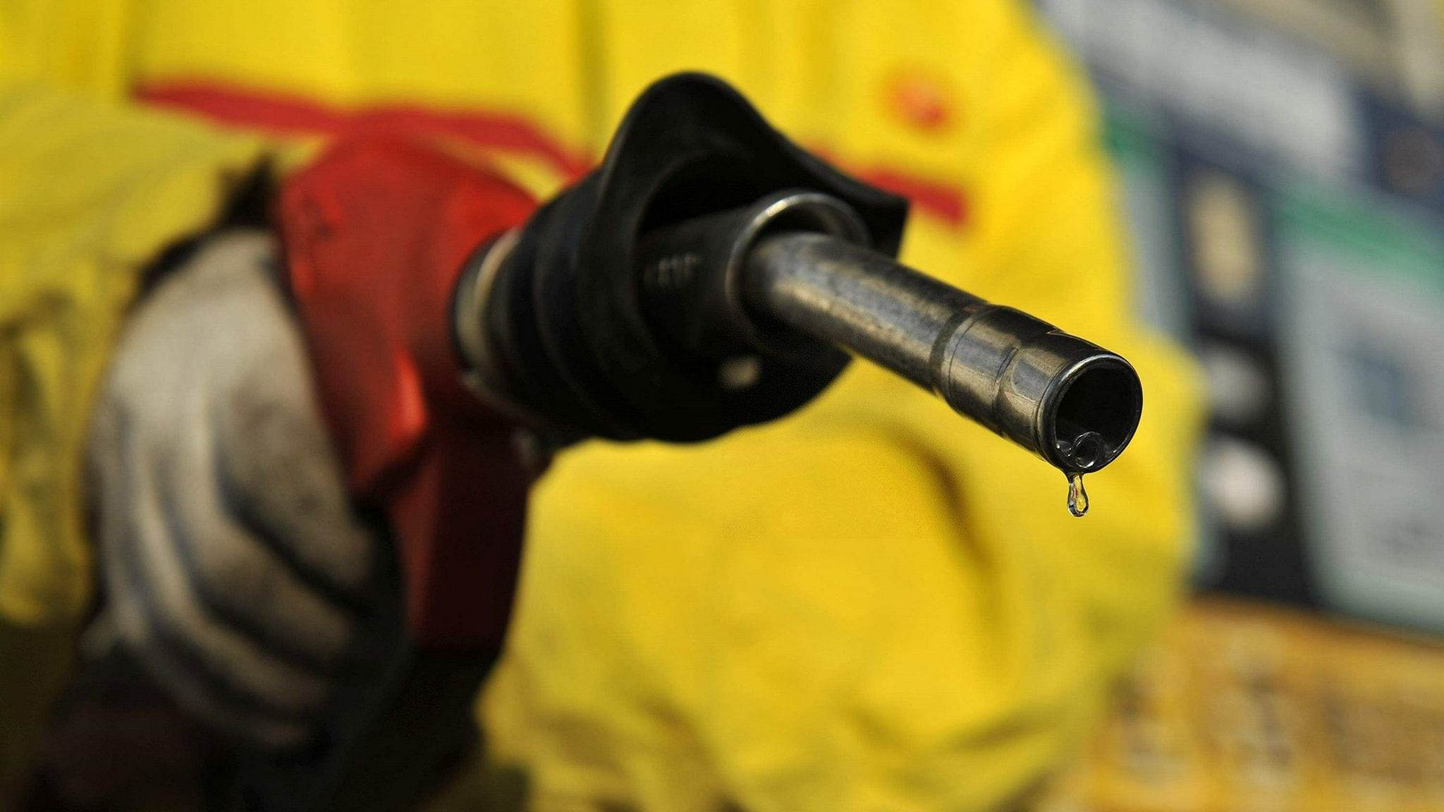 一升汽油是几斤歌曲,一升汽油是几斤今日汽油价