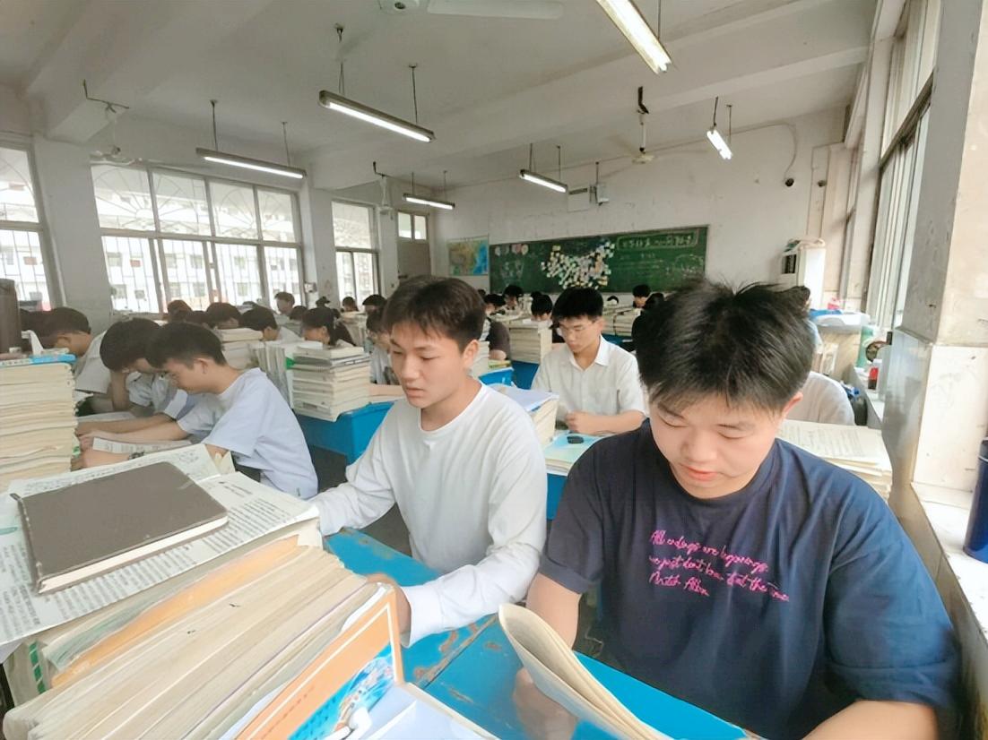 武穴育才校长罗平安,武穴市育才高级中学校长罗平安