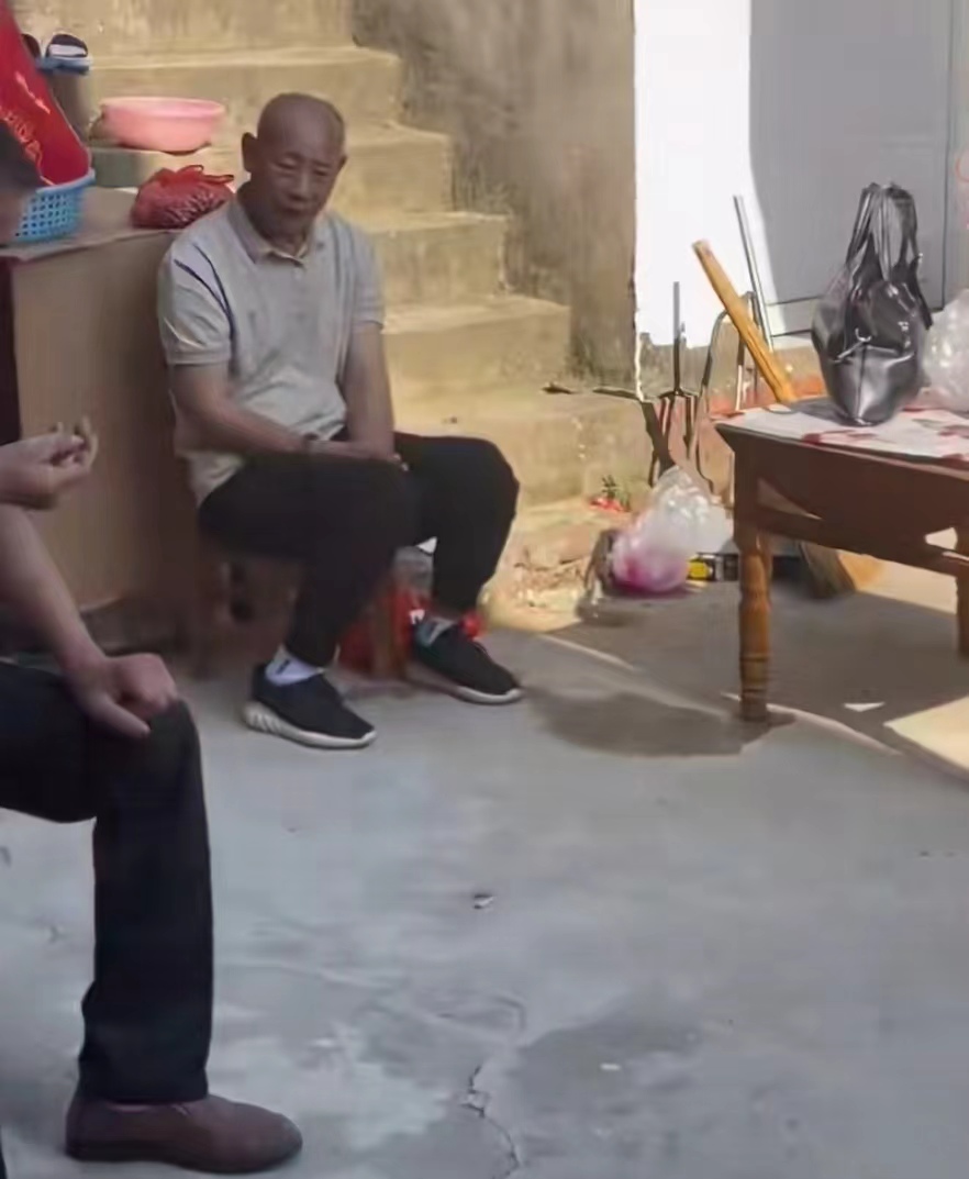 新郎接亲丈母娘要50万,新郎接亲岳母要十万彩礼