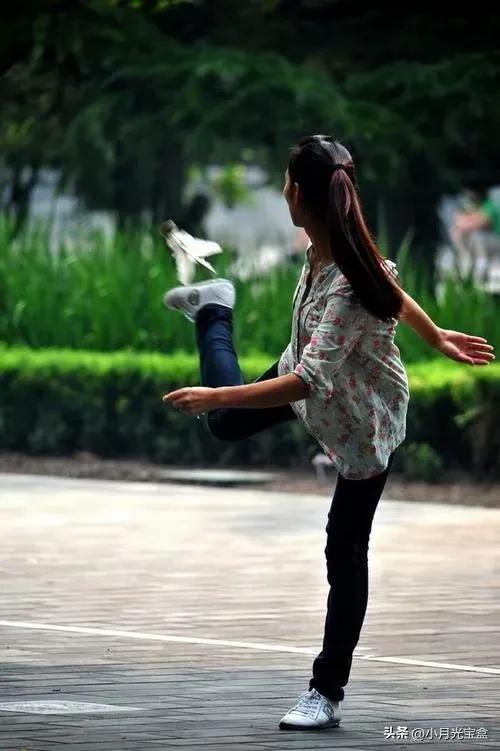 踢毽子歌曲,踢毽子操30分钟完整版