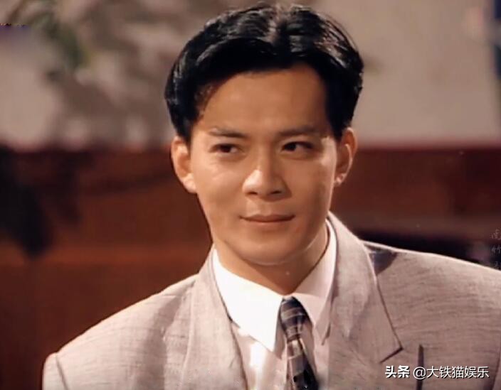 下垂眼袋男明星,眼袋严重的明星