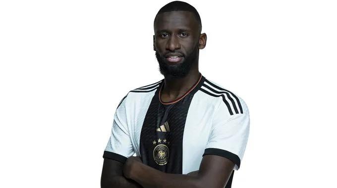 小白看连续剧,小白看足球比赛