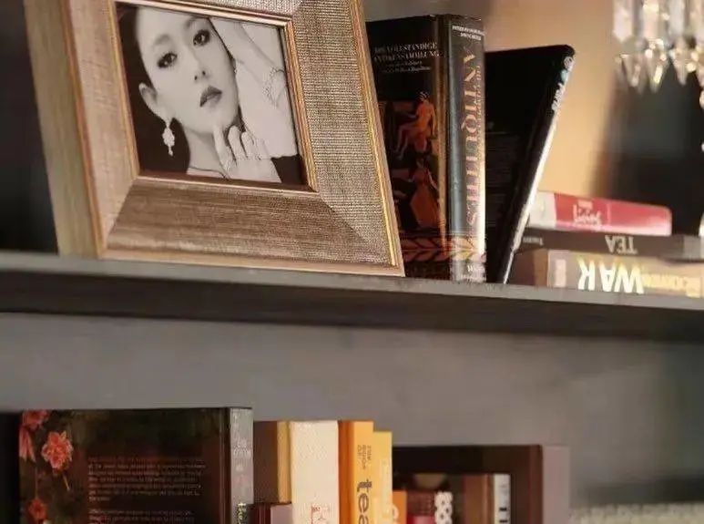 “妈宝富二代”为爱剥虾，最终却变“电费侠”，成内娱最大笑话