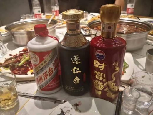 贵州人都喝什么茅台酒,贵州请人吃饭喝什么酒