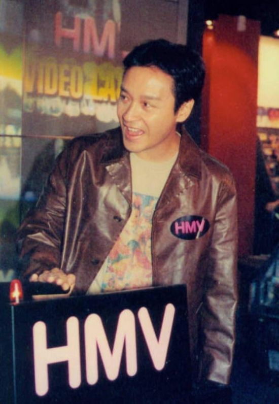 打卡圣地HMV营业了,从此香港多了一个地标