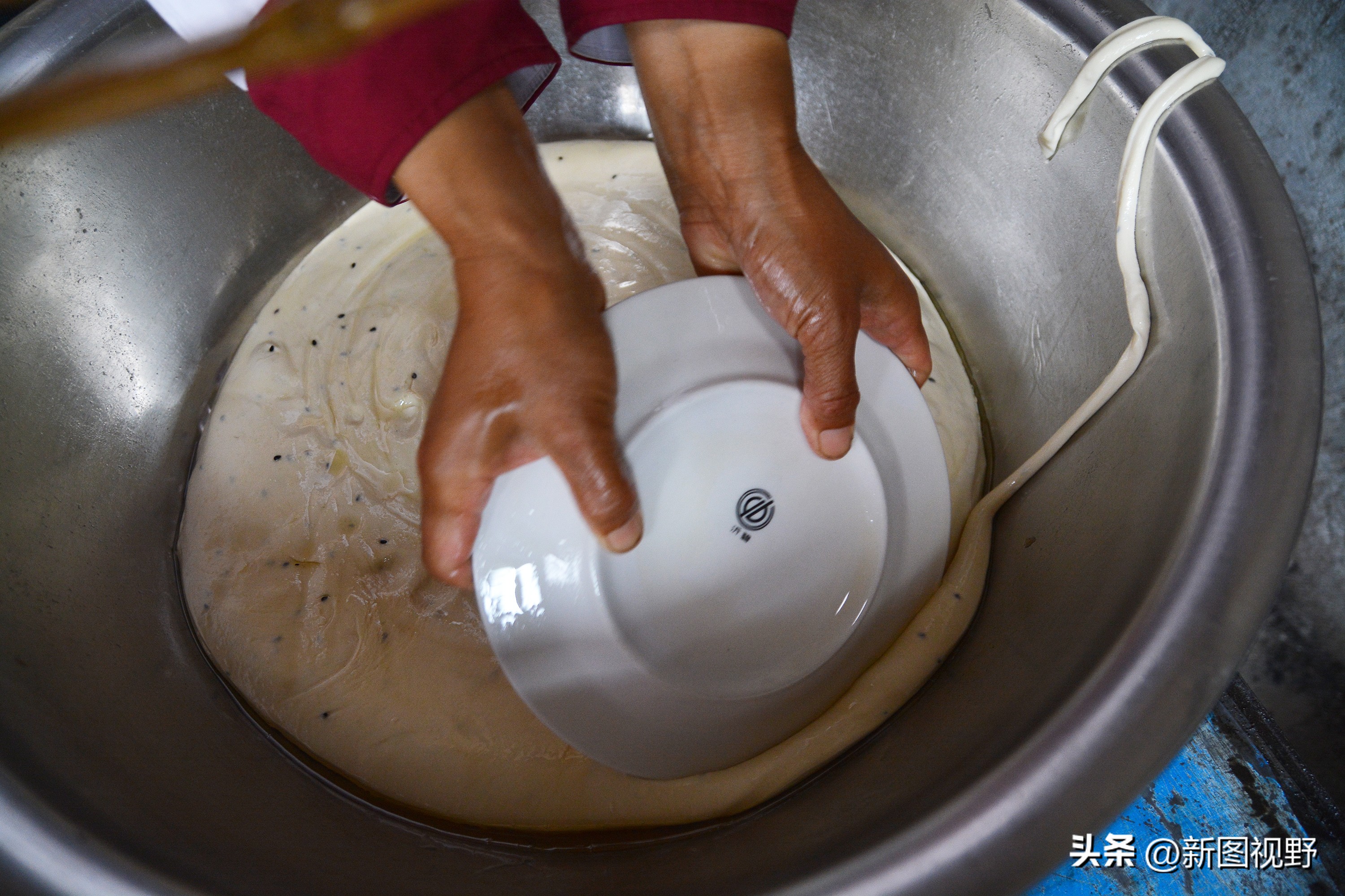 夫妻炸油条馓子，凭一把铁锤破译财富密码，打拼14年实现财务自由