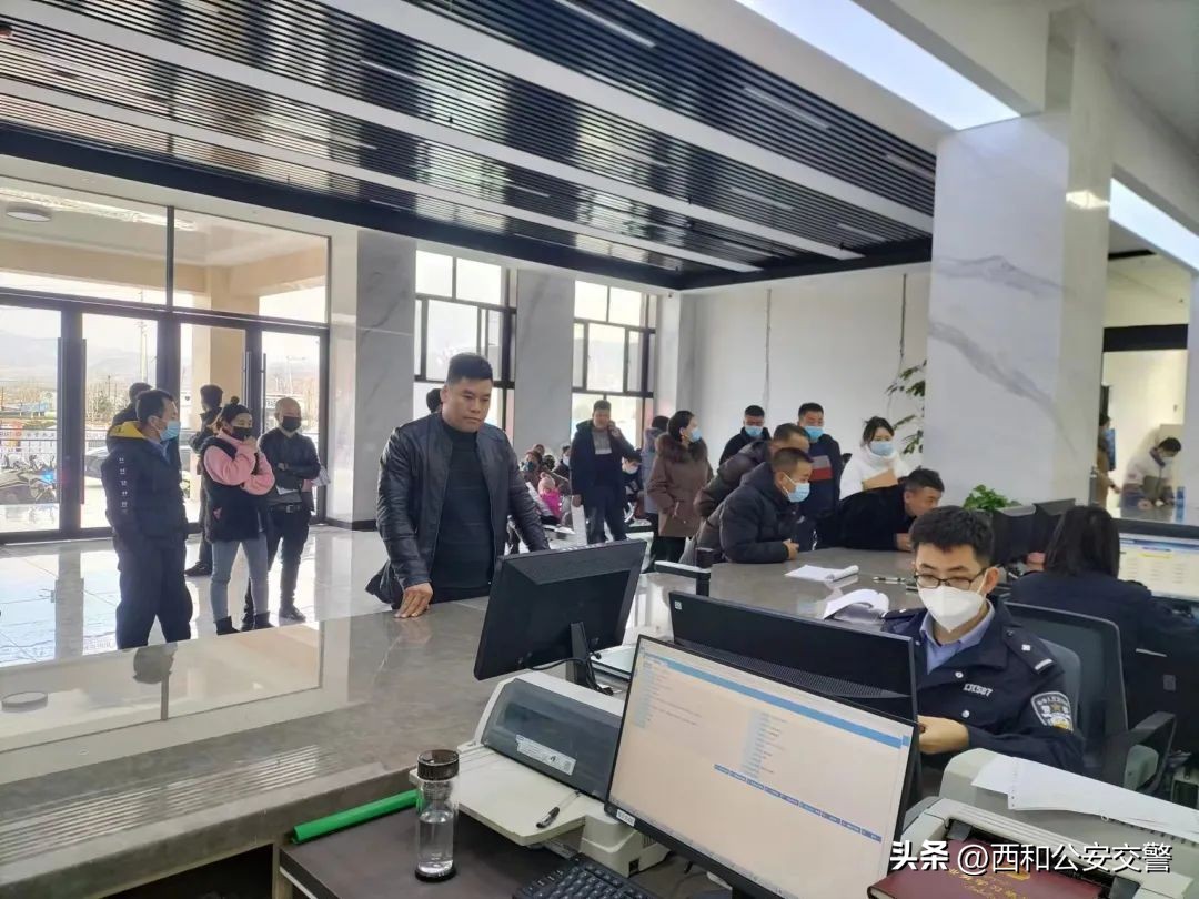 我为群众办实事交警暖心帮助,我为群众办实事交警大队城区中队