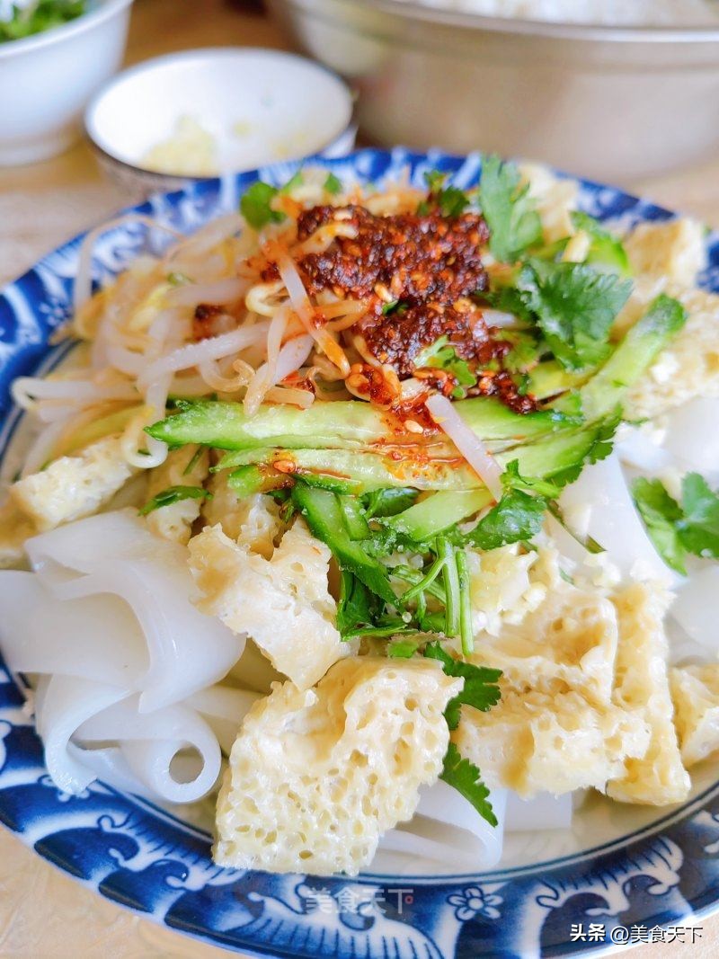 外面卖的凉皮是什么做的,外面买的凉皮还要煮吗